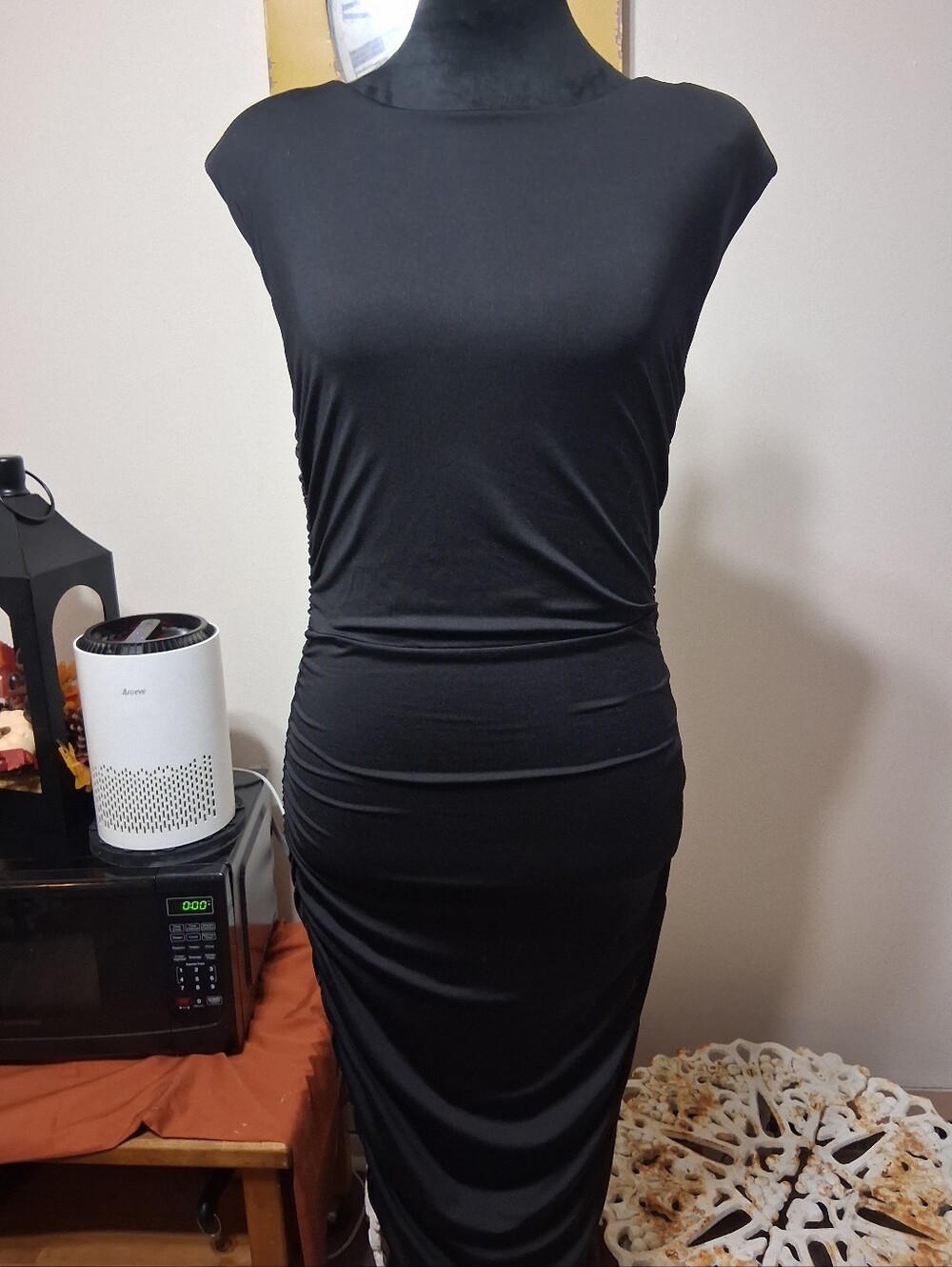 sofia by sofia vergara Black Cap-Sleeve Ruched Maxi Dress
